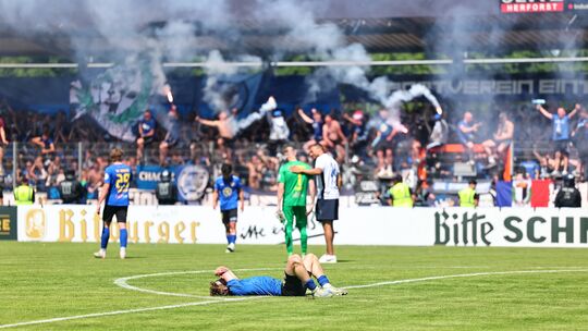 Im Finale des Rheinlandpokals musste sich die TuS Koblenz dem SV Eintracht Trier durch ein spätes Tor mit 0:1 geschlagen geben. Im Finale des Rheinlandpokals musste sich die TuS Koblenz dem SV Eintracht Trier durch ein spätes Tor mit 0:1 geschlagen geben.
