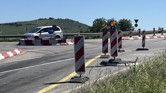 Letzte Maßnahme an der B428: Der Behelfskreisel wird demnächst abgebaut, die Fahrbahn in diesem Abschnitt saniert. Der Verkehr w
