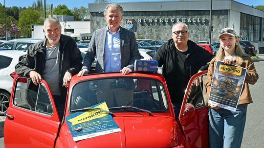 Oldtimer sind beim Autokino genauso gern gesehen wie aktuelle Modelle, egal ob Stromer oder Verbrenner. Gastgeber sind in bewähr