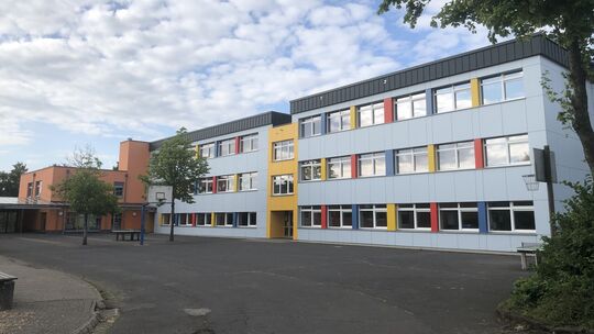 Der Schulstandort Lutzerath. Derzeit sind hier noch die Grundschule und die Klassenstufen 5 und 6 der Realschule plus Vulkaneife