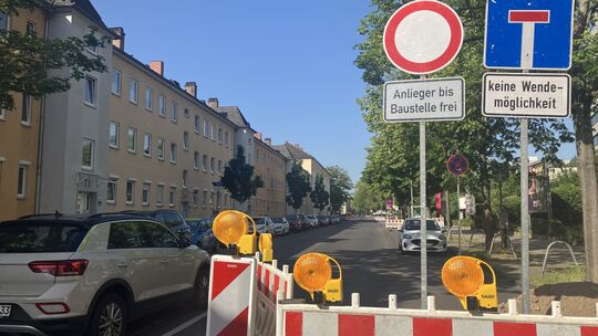 Die Moselweißer Straße im Koblenzer Rauental: Sie ist eine der beiden Hauptverbindungen im Stadtteil. Nun ist sie in der Mitte g