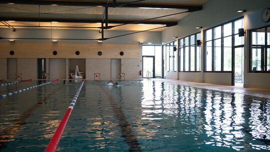 Viele Schwimmer nutzen das Koblenzer Hallenbad ebenso gern wie Familien oder Sauna-Freunde.