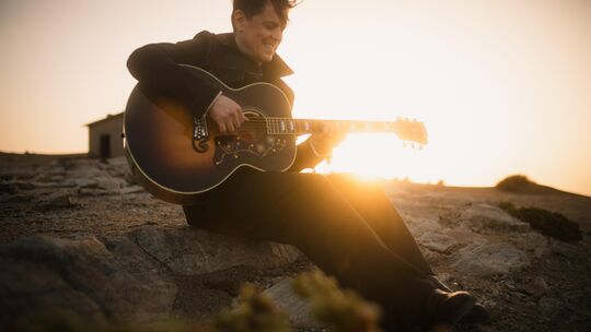 Ein Musiker, der nach Jahren zwischen höchster Popularität und klösterlicher Zurückgezogenheit zu sich gefunden hat: Michael Pat