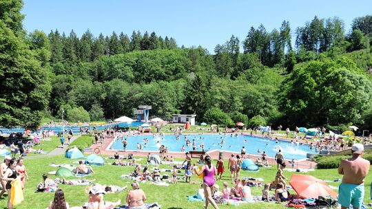 Gleich am ersten offenen Wochenende gab es neue Besucherrekorde im Freibad Rengsdorf.