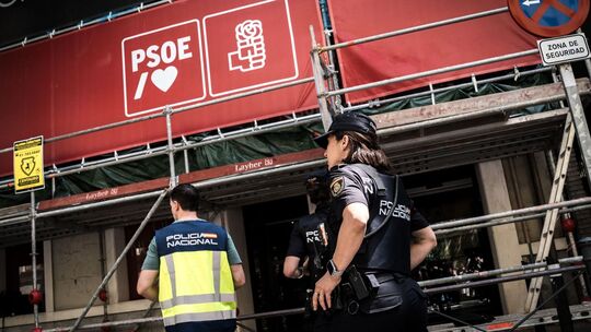 Polizeieinsatz bei Sanchez-Partei in Madrid Polizeieinsatz bei Sanchez-Partei in Madrid