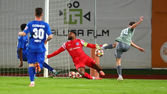 Cosmos-Keeper Josué Duverger weilt derzeit mit der haitianischen Nationalmannschaft in den USA. Der Hype ist entsprechend groß, Cosmos-Keeper Josué Duverger weilt derzeit mit der haitianischen Nationalmannschaft in den USA. Der Hype ist entsprechend groß,