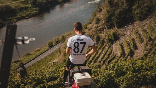 Fußball und Wein: Wie passt das eigentlich zusammen? Bei der Weinelf ziemlich gut. Für beides, für das Produkt und für den Sport Fußball und Wein: Wie passt das eigentlich zusammen? Bei der Weinelf ziemlich gut. Für beides, für das Produkt und für den Sport