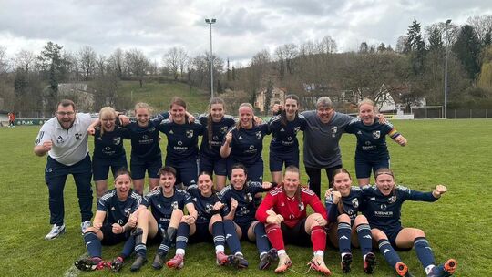 Im Pokal-Halbfinale hatten die Fußballerinnen der SG Kirn/Kirn-Sulzbach und ihre Trainer allen Grund zum Jubeln. Mit einem 9:2-E