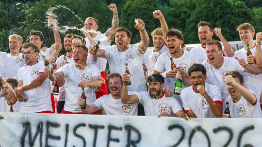 Der Meister der Bezirksliga Ost 2025/26: Die SG Malberg/Elkenroth/Rosenheim/Kausen (Foto) setzte sich im Entscheidungsspiel gege