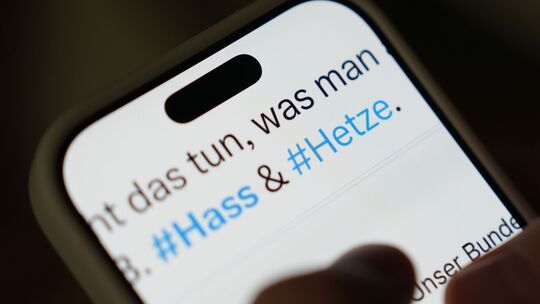 Hass und Hetze in Sozialen Netzwerken Hass und Hetze in Sozialen Netzwerken
