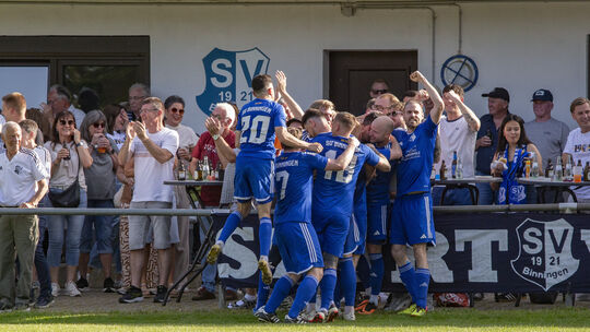 Jubel beim SV Binningen nach dem 1:0-Siegtor gegen die SG Vorderhunsrück, das die Meisterschaft in der A Staffel 6 bedeutete. Nu