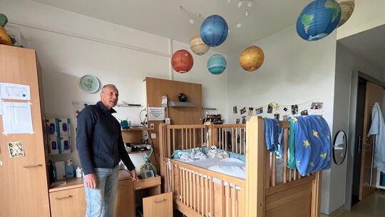 Bei einem Rundgang bekam die Delegation Einblicke in die Arbeit der Kinderinsel.