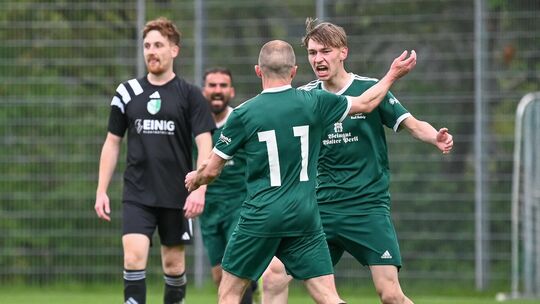 Im Halbfinale des Kreispokals 2 bejubelte der VfR Bad Salzig um Torschütze Kamil Kozlowski (Nummer 11) den 1:0-Sieg gegen den SV