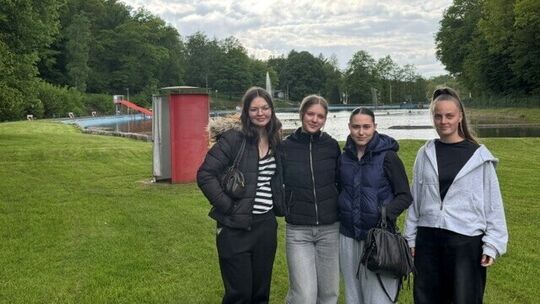 Veronika, Taya, Alina und Josi (von links) von der IGS Hamm nahmen an der Sitzung des Tourismusausschusses der VG Hamm teil und
