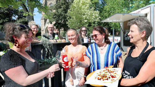 Mit „Frühling & Leichtigkeit“ hatten sich die Macherinnen vom Amt für Stadtmarketing, Melina Manns und Fabienne Mies, das passen