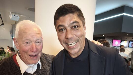 Hans Kipping und Giovane Élber in VIP-Lounge FC Bayern.