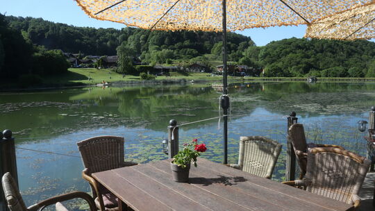 Heiraten an Gewässern liegt nicht nur im Trend, sondern ist ein Erlebnis für die Ewigkeit. Am Riedener Waldsee werden Trauungen