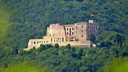 Das Hambacher Schloss ist ein Symbol deutscher Demokratiebewegung