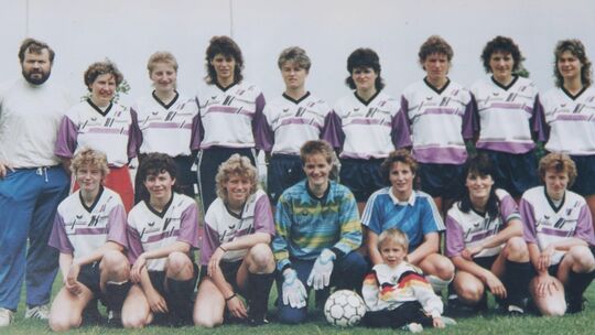 Die Frauen des TuS Ahrbach schrieben bundesweit Fußballgeschichte. Diese Mannschaft schaffte es 1989 bis ins Endspiel um die deu