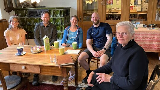 Wer auf dem Mosel-Camino pilgert, der klopft meist bei ihr an der Tür: Ulrike Böcking. Sie führt die Pilgerherberge in Traben-Tr