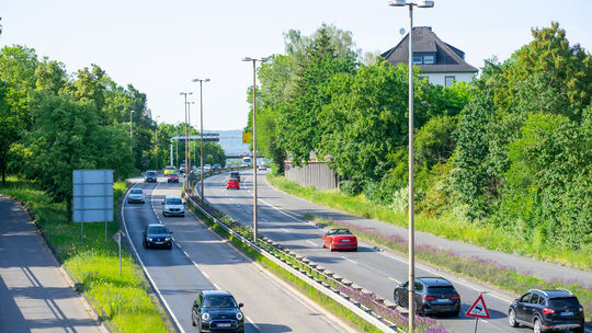Die B9 auf Höhe der Mayener Straße in Koblenz: Die Bundesstraße muss perspektivisch saniert werden – aber das geht jetzt nicht