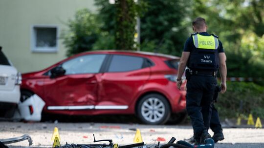 Autofahrerin fährt Kinder an - drei Verletzte Autofahrerin fährt Kinder an - drei Verletzte