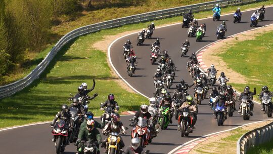 46.000 Motorradfans trafen sich zum Auftakt der Motorradsaison "Anlassen" am Nürburgring.