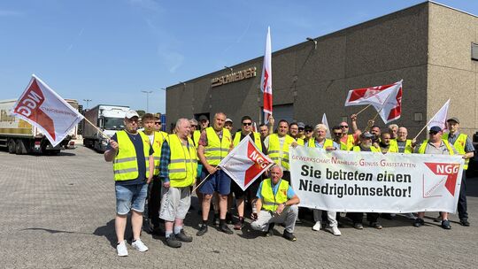 Bei Bier-Schneider wurde am Freitag gestreikt. Die Gewerkschaft Nahrung-Genuss-Gatsstätten hatte zum Warnstreik aufgerufen.