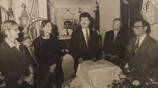 Alex Jacob (2. von rechts), den 2010 verstorbenen Ehrenbürger der Stadt und damaligen Präsidenten des Hotel- und Gaststättenverb