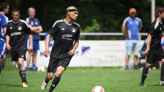 Michael Randolph (am Ball) und sein SV Nohen wollen sich am Sonntag in Breitenthal gegen den TV Grumbach noch den B-Klasse-Verbl
