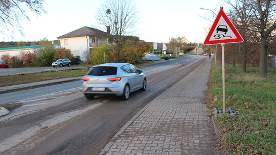 Die Landesstraße 232 hat im Bereich der Westtangente zwischen beiden Kreiseln stark gelitten. Sie soll allerdings nicht nur ober