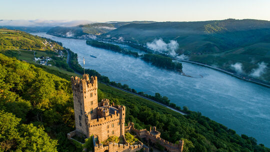 Wie schön es am Mittelrhein ist - hier: Burg Sooneck. Die touristischen Regionalagentur Romantischer Rhein Tourismus GmbH hat jü