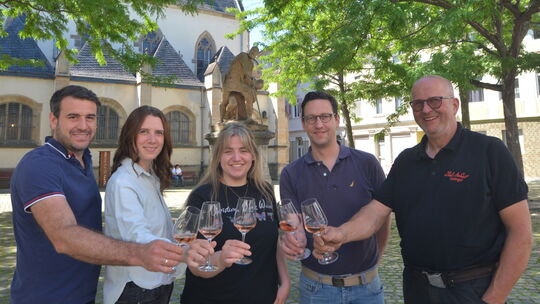 Die fünf Stadtwinzer laden Anfang Juni zum Weinfest auf den Eiermakt ein, um für den Nahewein zu werben aber auch um den Eiermar