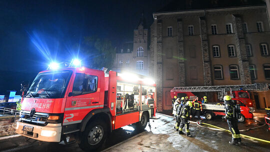 Am Freitagabend ist es zu einem Feuerwehreinsatz am Calvarienberg in Bad Neuenahr-Ahrweiler gekommen. Am Freitagabend ist es zu einem Feuerwehreinsatz am Calvarienberg in Bad Neuenahr-Ahrweiler gekommen.