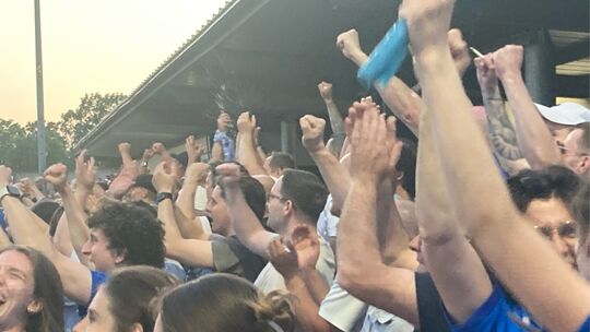 Fußball-Begeisterung herrscht derzeit in Güls. Während in den Kreisliga-A-Heimspielen zwischen 200 und 300 Zuschauer auf dem Spo