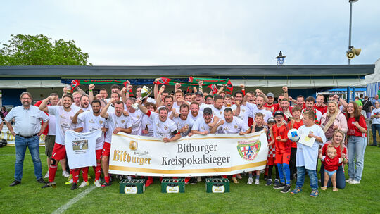 Mit "Kind und Kegel" feierte die SG Hausbay/Ehrbachtal II den Gewinn des Kreispokals 2 für C-Klässler nach dem 4:2-Sieg in Weile