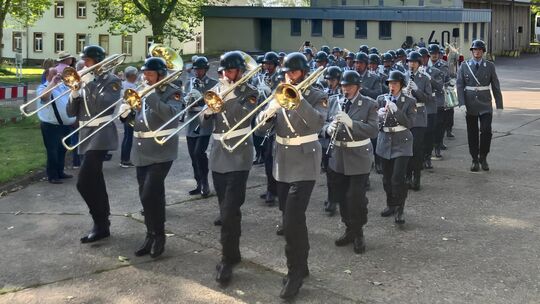 Ausmarsch nach dem Gesprächskonzert zum Großen Zapfenstreich: Das Heeresmusikkorps Koblenz feierte am Wochenende sein 70-jährige