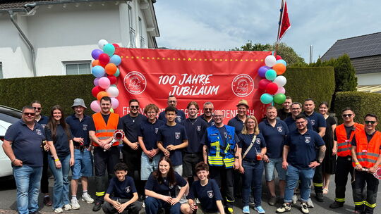 Ein Beispiel für die Verbundenheit mit der Ortsgemeinde: Die Feuerwehr Kadenbach beim Kirmeszug.