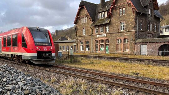 Der Bahnhof in Jünkerath ist je nach Fahrtrichtung der erste oder letzte Halt in Rheinland-Pfalz.