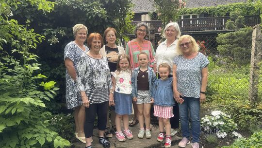 Die Familie, Enkelkinder, Verwandte und Freunde, alle haben bei der "Landvisite" in Alsdorf geholfen.