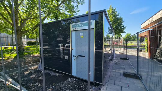 Die WC-Anlage am Koblenzer Schloss umfasst drei WC-Kabinen.