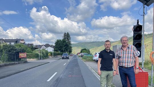 In Osterspai geht es endlich los mit der Sanierung der B42. Seit dieser Woche wird die Baustelle eingerichtet. Ortsbürgermeister In Osterspai geht es endlich los mit der Sanierung der B42. Seit dieser Woche wird die Baustelle eingerichtet. Ortsbürgermeister