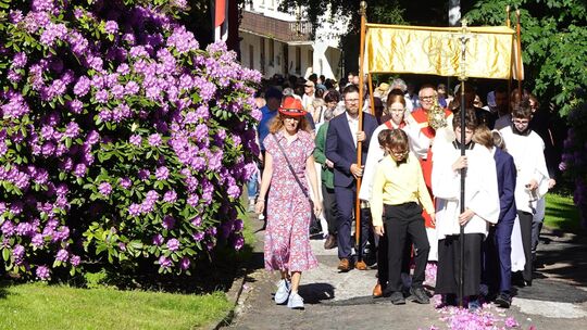 In Molsberg, dem Residenzort der Grafen von Walderdorff, wird nach alter Tradition am Pfingstmontag mit dem Kirchweihfest der Sc