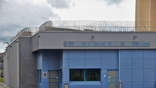 In der Diezer Justizvollzugsanstalt hat ein Angeklagter psycoaktive Stoffe genommen und landete daher wieder vor Gericht. Dort h