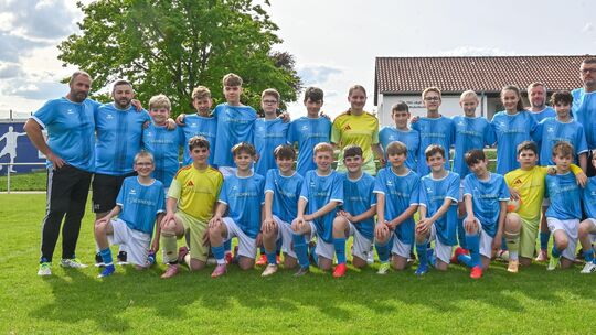 Doppelmeister: Die D-Junioren der JSG Rheinhessen Nord triumphierten mit erster und zweiter Mannschaft.