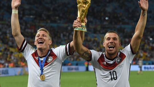Bastian Schweinsteiger (l) und Lukas Podolski