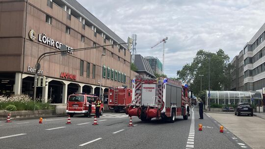 Die Feuerwehr vor dem Löhr-Center