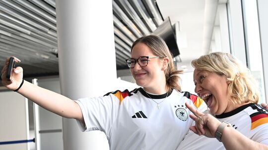 Fußball-WM - Vor dem Abschlug in die USA Fußball-WM - Vor dem Abschlug in die USA