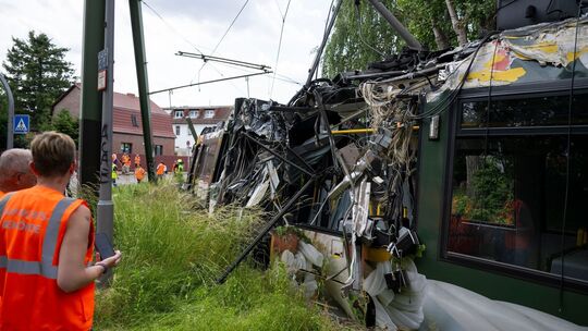 Straßenbahn in Neu Hohenschönhausen entgleist Straßenbahn in Neu Hohenschönhausen entgleist