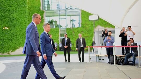 Ungarns Ministerpräsident Magyar in Berlin
